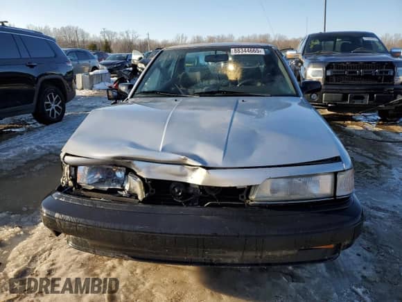 1990 Toyota Camry z VIN 4T1VV21EXLU008760, wystawiony jako Copart lot #88344665 z przebiegiem 154 971 mil mil oraz Nie do naprawy • Non repairable. Historia ofert i sprzedaży dostępna na DreamBid. Obrazek 5.