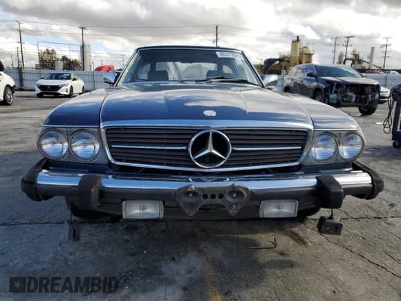 1984 Mercedes-Benz 380 SL z VIN WDBBA45A0EA010252, wystawiony jako Copart lot #85311625 z przebiegiem 75 448 mil mil oraz Szkoda całkowita • Salvage title. Historia ofert i sprzedaży dostępna na DreamBid. Obrazek 5.