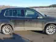 2017 Volkswagen Tiguan Wolfsburg Edition с VIN WVGSV7AX5HW512128, выставлен на аукционе IAAI как лот 41451055 с пробегом 107 031 миль миль и . История ставок и продаж доступна на DreamBid. Изображение 14.