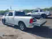 2020 Ram 1500 SLT z VIN 1C6RR6TT3LS134605, wystawiony jako IAAI lot #42073271 z przebiegiem 75 727 mil mil oraz . Historia ofert i sprzedaży dostępna na DreamBid. Obrazek 3.