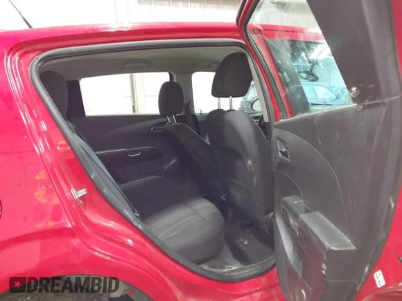 2014 Chevrolet Sonic LT z VIN 1G1JD6SH8E4164720, wystawiony jako IAAI lot #43169999 z przebiegiem 91 833 mil mil oraz . Historia ofert i sprzedaży dostępna na DreamBid. Obrazek 8.
