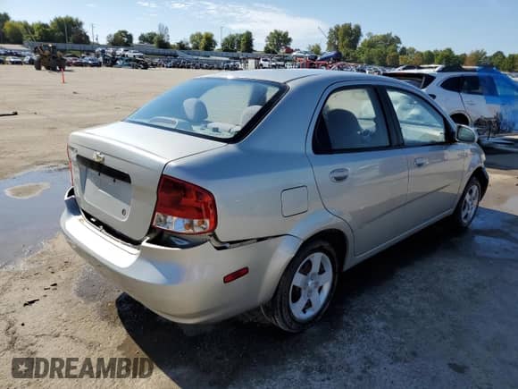 2005 Chevrolet Aveo LS z VIN KL1TD52615B414388, wystawiony jako Copart lot #72605554 z przebiegiem 115 354 mil mil oraz Szkoda całkowita • Salvage title. Historia ofert i sprzedaży dostępna na DreamBid. Obrazek 3.
