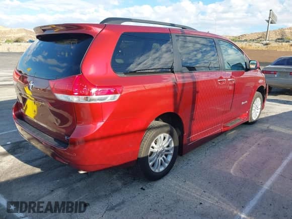 2014 Toyota Sienna XLE с VIN 5TDYK3DC0ES406822, выставлен на аукционе IAAI как лот 43277009 с пробегом 67 196 миль миль и . История ставок и продаж доступна на DreamBid. Изображение 4.
