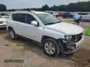 2016 Jeep Compass Latitude z VIN 1C4NJCEB2GD651387, wystawiony jako Copart lot #69041605 z przebiegiem 114 907 mil mil oraz Szkoda całkowita • Salvage title. Historia ofert i sprzedaży dostępna na DreamBid. Obrazek 4.