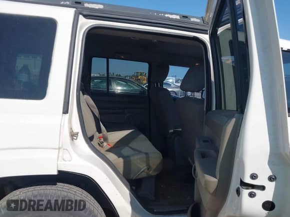 2007 Jeep Commander Sport with VIN 1J8HH48K07C587312, listed as a IAAI auction lot 42004278 with 208,390 mi miles and . Bid and sale history available at DreamBid. Image 8.