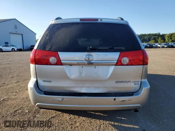 2006 Toyota Sienna XLE z VIN 5TDBA22C76S074255, wystawiony jako Copart lot #71065935 z przebiegiem 216 218 mil mil oraz Szkoda całkowita • Salvage title. Historia ofert i sprzedaży dostępna na DreamBid. Obrazek 6.