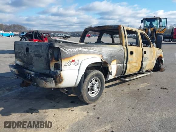 2004 Chevrolet Silverado 2500 LT с VIN 1GCGK23U54F190612, выставлен на аукционе IAAI как лот 41022893 с пробегом Не указан миль и . История ставок и продаж доступна на DreamBid. Изображение 4.