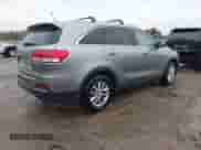 2017 Kia Sorento LX z VIN 5XYPGDA58HG209729, wystawiony jako IAAI lot #43548801 z przebiegiem 199 270 mil mil oraz . Historia ofert i sprzedaży dostępna na DreamBid. Obrazek 4.