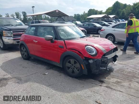 2022 MINI Hardtop Cooper z VIN WMW33DH00N2R91581, wystawiony jako IAAI lot #43315763 z przebiegiem 30 394 mil mil oraz . Historia ofert i sprzedaży dostępna na DreamBid. Obrazek 1.