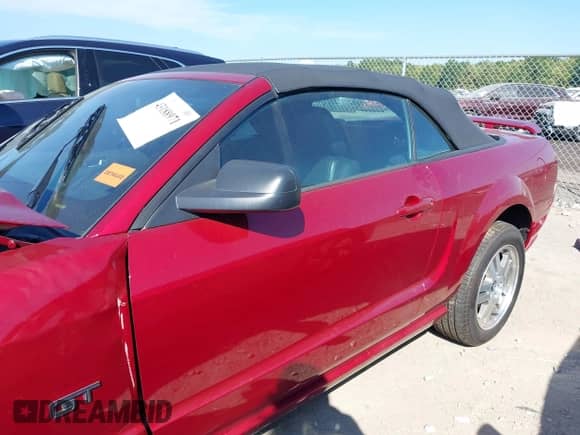 2006 Ford Mustang GT Deluxe z VIN 1ZVFT85H865193554, wystawiony jako IAAI lot #43188971 z przebiegiem 65 402 mil mil oraz . Historia ofert i sprzedaży dostępna na DreamBid. Obrazek 15.