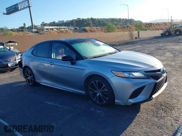 2020 Toyota Camry XSE z VIN 4T1K61AK3LU322864, wystawiony jako IAAI lot #43384409 z przebiegiem 89 916 mil mil oraz . Historia ofert i sprzedaży dostępna na DreamBid. Obrazek 1.
