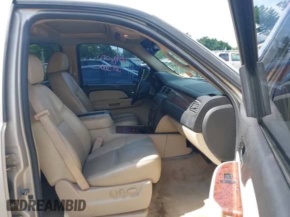 2007 Chevrolet Tahoe LT с VIN 1GNFK13017R328353, выставлен на аукционе IAAI как лот 42823681 с пробегом 217 951 миль миль и . История ставок и продаж доступна на DreamBid. Изображение 5.