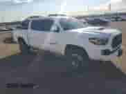 2022 Toyota Tacoma SR5 z VIN 3TMAZ5CN3NM171229, wystawiony jako Copart lot #87084795 z przebiegiem Nie podano mil oraz Czysty tytuł • Clean title. Historia ofert i sprzedaży dostępna na DreamBid. Obrazek 4.