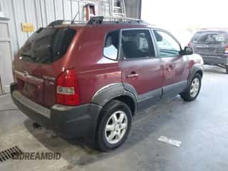 2005 Hyundai Tucson GLS with VIN KM8JN12DX5U086196, listed as a IAAI auction lot 43315845 with 120,183 mi miles and . Bid and sale history available at DreamBid. Image 4.