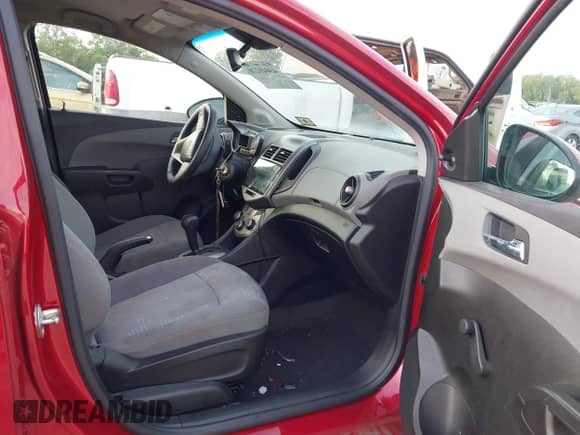 2012 Chevrolet Sonic LS с VIN 1G1JA6SH3C4120288, выставлен на аукционе IAAI как лот 43049270 с пробегом 121 829 миль миль и . История ставок и продаж доступна на DreamBid. Изображение 5.