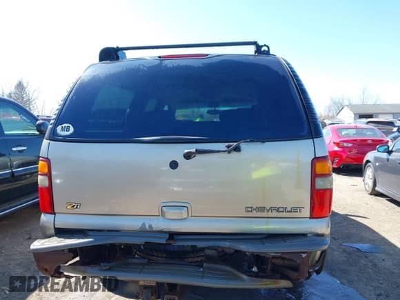2003 Chevrolet Suburban Z71 with VIN 3GNFK16Z33G253479, listed as a IAAI auction lot 41871504 with 157,990 mi miles and . Bid and sale history available at DreamBid. Image 16.