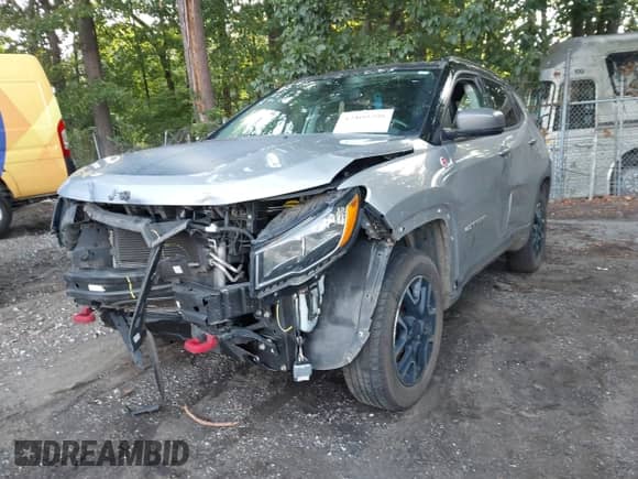 2019 Jeep Compass Trailhawk z VIN 3C4NJDDB2KT722047, wystawiony jako IAAI lot #42800200 z przebiegiem 140 000 mil mil oraz . Historia ofert i sprzedaży dostępna na DreamBid. Obrazek 6.