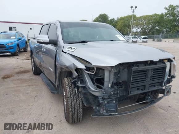 2019 Ram 1500 Big Horn z VIN 1C6RRFFG6KN674459, wystawiony jako IAAI lot #43144182 z przebiegiem 108 916 mil mil oraz . Historia ofert i sprzedaży dostępna na DreamBid. Obrazek 1.