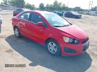2012 Chevrolet Sonic LT z VIN 1G1JD5SB7C4113759, wystawiony jako IAAI lot #42963002 z przebiegiem 107 837 mil mil oraz . Historia ofert i sprzedaży dostępna na DreamBid. Obrazek 1.