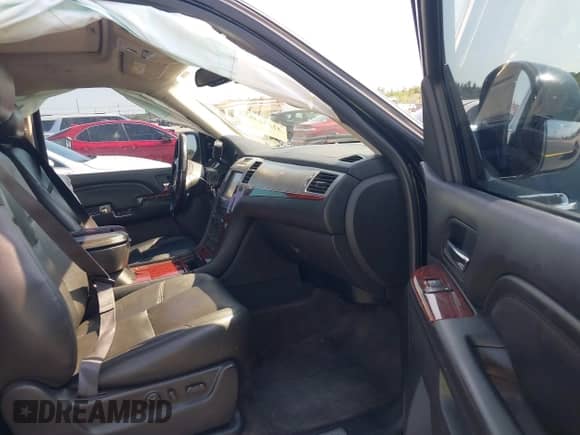 2014 Cadillac Escalade ESV Luxury с VIN 1GYS4HEF6ER130936, выставлен на аукционе IAAI как лот 42232487 с пробегом 156 967 миль миль и . История ставок и продаж доступна на DreamBid. Изображение 5.