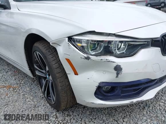 2018 BMW 3 Series 330i with VIN WBA8B9C54JEE81089, listed as a IAAI auction lot 42597662 with 35,277 mi miles and . Bid and sale history available at DreamBid. Image 19.