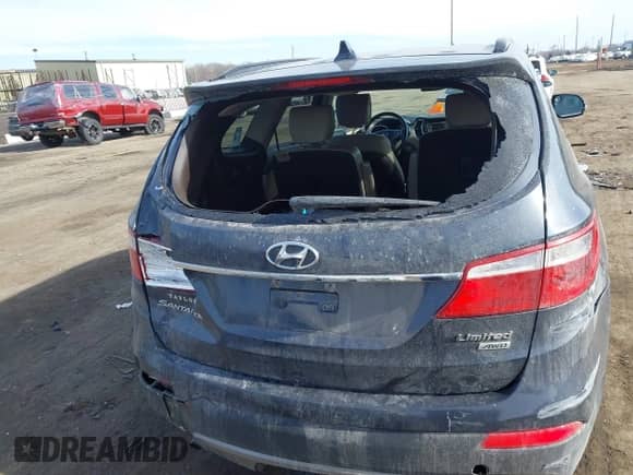 2014 Hyundai Santa Fe Limited с VIN KM8SNDHF8EU055740, выставлен на аукционе IAAI как лот 41465371 с пробегом 121 709 миль миль и . История ставок и продаж доступна на DreamBid. Изображение 16.