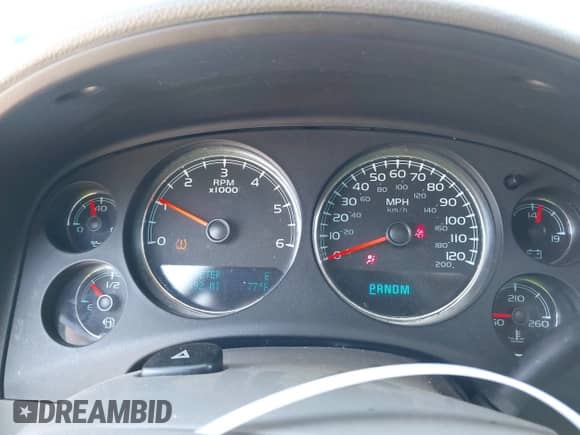 2010 Chevrolet Tahoe LTZ z VIN 1GNUCCE04AR106586, wystawiony jako IAAI lot #41972972 z przebiegiem 283 992 mil mil oraz . Historia ofert i sprzedaży dostępna na DreamBid. Obrazek 7.