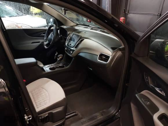 2023 Chevrolet Equinox LS z VIN 3GNAXSEG3PL272628, wystawiony jako IAAI lot #42452143 z przebiegiem 22 427 mil mil oraz . Historia ofert i sprzedaży dostępna na DreamBid. Obrazek 5.