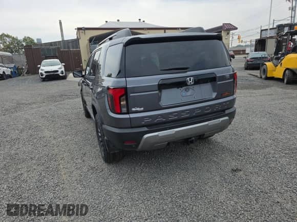 2026 Honda Passport с VIN 5FNYF9H51TB010726, выставлен на аукционе Copart как лот 90671675 с пробегом 2 413 миль миль и Списание • Salvage title. История ставок и продаж доступна на DreamBid. Изображение 2.