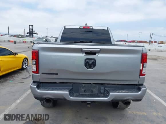 2022 Ram 1500 Big Horn z VIN 1C6RREMT2NN246600, wystawiony jako IAAI lot #42345982 z przebiegiem 21 198 mil mil oraz . Historia ofert i sprzedaży dostępna na DreamBid. Obrazek 16.