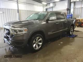 2019 Ram 1500 Limited z VIN 1C6SRFHT8KN713855, wystawiony jako Copart lot #45326835 z przebiegiem 125 926 mil mil oraz Szkoda całkowita • Salvage title. Historia ofert i sprzedaży dostępna na DreamBid. Obrazek 1.