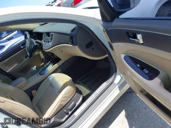 2009 Hyundai Genesis с VIN KMHGC46E69U048717, выставлен на аукционе IAAI как лот 42336045 с пробегом 266 296 миль миль и . История ставок и продаж доступна на DreamBid. Изображение 5.