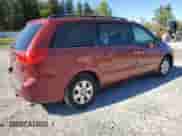 2010 Toyota Sienna LE z VIN 5TDKK4CC2AS309919, wystawiony jako Copart lot #82524135 z przebiegiem 196 955 mil mil oraz Szkoda całkowita • Salvage title. Historia ofert i sprzedaży dostępna na DreamBid. Obrazek 3.