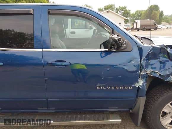 2015 Chevrolet Silverado 1500 LT z VIN 1GCVKREH0FZ343656, wystawiony jako IAAI lot #42694051 z przebiegiem 157 425 mil mil oraz . Historia ofert i sprzedaży dostępna na DreamBid. Obrazek 18.