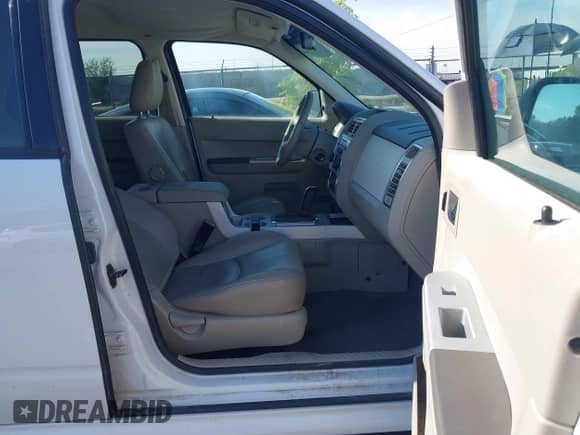 2008 Mercury Mariner with VIN 4M2CU91198KJ17082, listed as a IAAI auction lot 43138405 with 212,360 mi miles and . Bid and sale history available at DreamBid. Image 5.