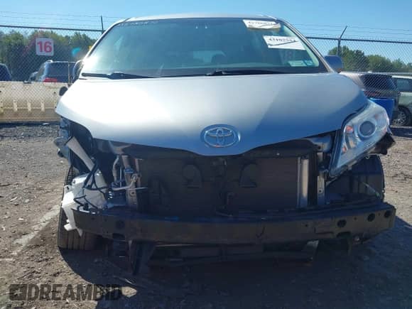2017 Toyota Sienna LE Auto Access Seat с VIN 5TDKZ3DC7HS826423, выставлен на аукционе IAAI как лот 43102554 с пробегом 78 433 миль миль и . История ставок и продаж доступна на DreamBid. Изображение 6.