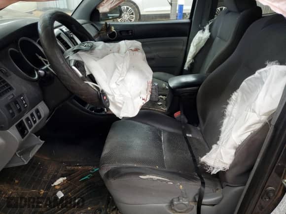 2015 Toyota Tacoma с VIN 3TMLU4EN6FM182712, выставлен на аукционе Copart как лот 83875505 с пробегом 271 991 миль миль и Списание • Salvage title. История ставок и продаж доступна на DreamBid. Изображение 7.