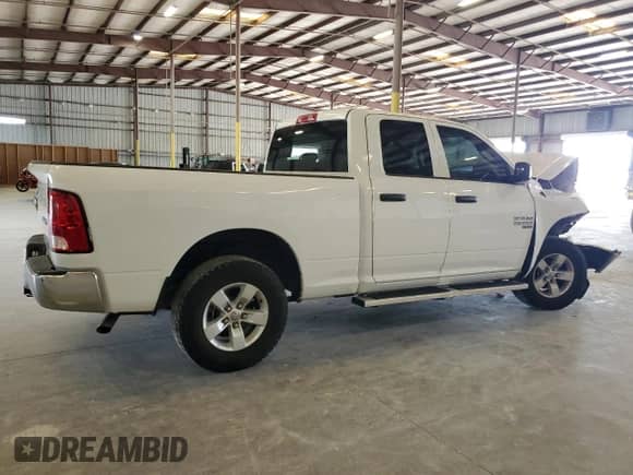 2022 Ram 1500 Tradesman z VIN 1C6RR7FG1NS188010, wystawiony jako Copart lot #67246015 z przebiegiem 39 584 mil mil oraz Szkoda całkowita • Salvage title. Historia ofert i sprzedaży dostępna na DreamBid. Obrazek 3.