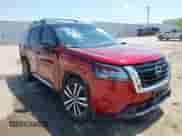 2023 Nissan Pathfinder Platinum с VIN 5N1DR3DK6PC210286, выставлен на аукционе IAAI как лот 42021775 с пробегом 48 482 миль миль и . История ставок и продаж доступна на DreamBid. Изображение 1.