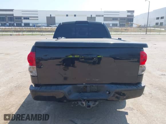 2007 Toyota Tundra Limited z VIN 5TBRV58107S450170, wystawiony jako IAAI lot #43183865 z przebiegiem 226 561 mil mil oraz . Historia ofert i sprzedaży dostępna na DreamBid. Obrazek 16.
