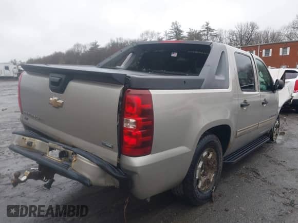 2009 Chevrolet Avalanche LS z VIN 3GNFK12059G261860, wystawiony jako IAAI lot #41917465 z przebiegiem 91 537 mil mil oraz . Historia ofert i sprzedaży dostępna na DreamBid. Obrazek 4.