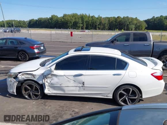 2015 Honda Accord EX-L с VIN 1HGCR3F85FA022789, выставлен на аукционе IAAI как лот 43151243 с пробегом 170 144 миль миль и . История ставок и продаж доступна на DreamBid. Изображение 14.