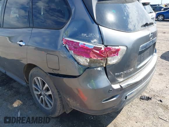 2015 Nissan Pathfinder S с VIN 5N1AR2MN7FC633528, выставлен на аукционе IAAI как лот 41905726 с пробегом 159 525 миль миль и . История ставок и продаж доступна на DreamBid. Изображение 6.