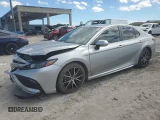 2022 Toyota Camry SE z VIN 4T1T11AK9NU638100, wystawiony jako Copart lot #86162685 z przebiegiem 73 268 mil mil oraz Szkoda całkowita • Salvage title. Historia ofert i sprzedaży dostępna na DreamBid. Obrazek 1.