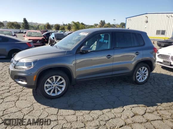 2014 Volkswagen Tiguan SEL with VIN WVGAV3AX8EW585929, listed as a Copart auction lot 61462205 with 63,899 mi miles and Salvage title. Bid and sale history available at DreamBid. Image 1.
