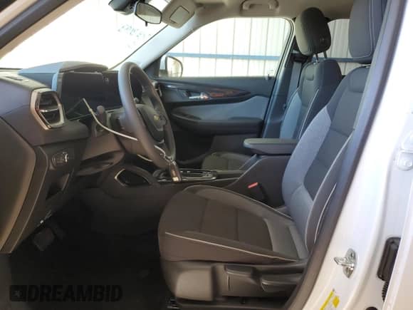 2025 Chevrolet TrailBlazer LT with VIN KL79MRSLXSB190661, listed as a Copart auction lot 85132295 with 9,945 mi miles and Clean title. Bid and sale history available at DreamBid. Image 7.