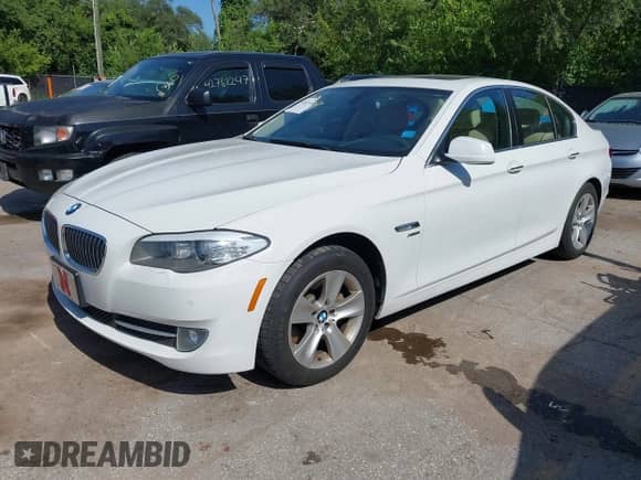 2012 BMW 5 Series 528i xDrive с VIN WBAXH5C56CDW05839, выставлен на аукционе IAAI как лот 42821103 с пробегом 162 744 миль миль и . История ставок и продаж доступна на DreamBid. Изображение 2.