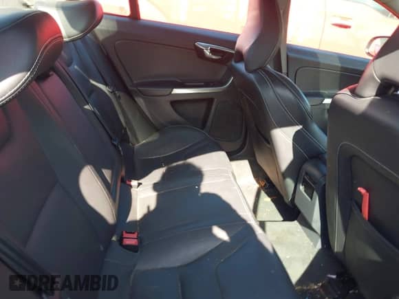 2017 Volvo S60 Dynamic с VIN YV126MFL4H2433816, выставлен на аукционе IAAI как лот 41924157 с пробегом 80 000 миль миль и . История ставок и продаж доступна на DreamBid. Изображение 8.