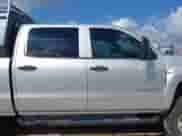 2015 Chevrolet Silverado 2500HD LT z VIN 1GC1KVEG7FF161176, wystawiony jako IAAI lot #42684231 z przebiegiem 242 456 mil mil oraz . Historia ofert i sprzedaży dostępna na DreamBid. Obrazek 13.