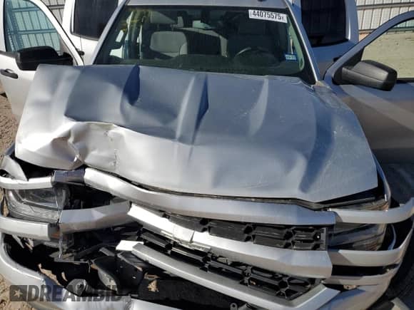2018 Chevrolet Silverado 1500 Custom z VIN 1GCRCPEH8JZ328981, wystawiony jako Copart lot #44075575 z przebiegiem 56 742 mil mil oraz Szkoda całkowita • Salvage title. Historia ofert i sprzedaży dostępna na DreamBid. Obrazek 12.